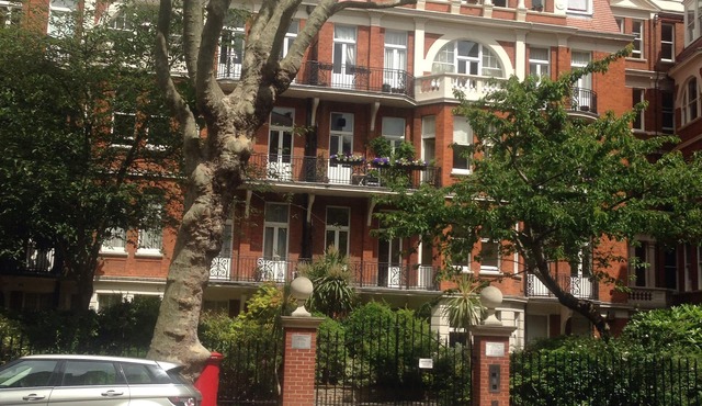 Elegant Gated Mansion Apartment Kensington Olympia - tube 5 mins walk Central