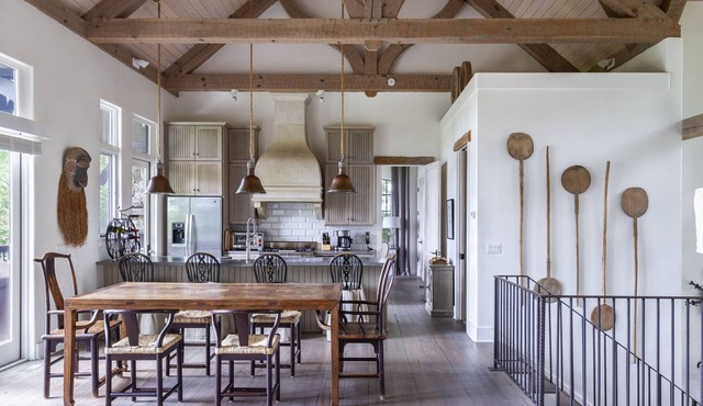 Elegant interior. Sunset views. Walk to town. Professional kitchen. Pet friendly