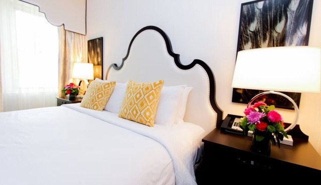 Elegant Junior King Suite w/Refined Details + Easy Walk to Embassy Row Area