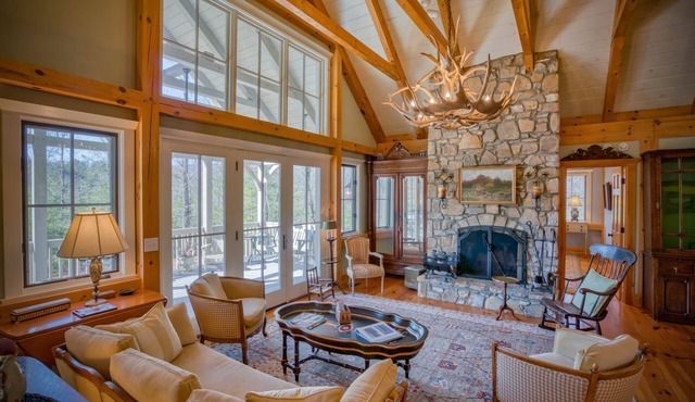 Elegant Mountain Escape: 3BR with Fireplace & Views