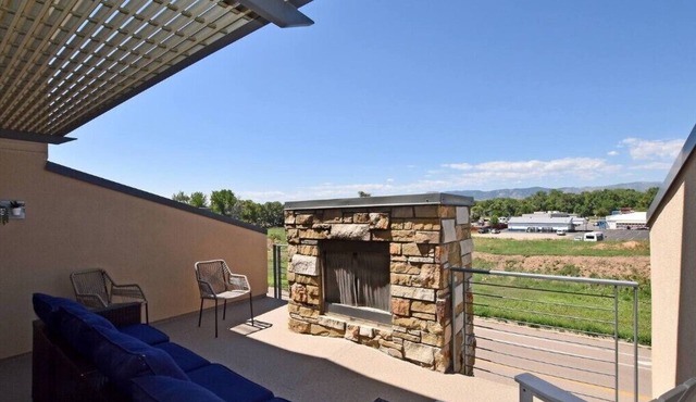 Elegant Mountain Haven | King Bed & Fireplaces