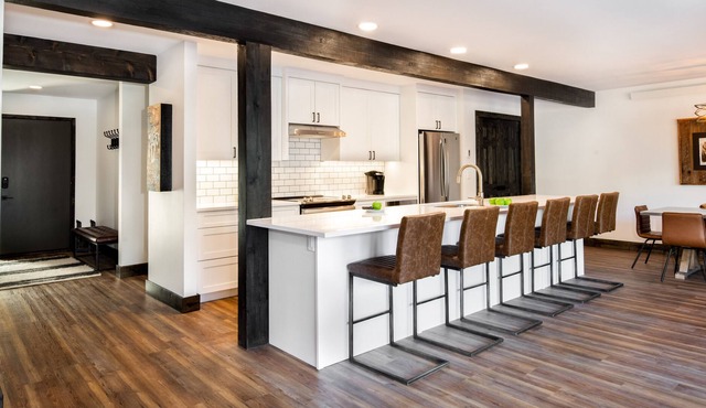 Elegant Mountain Modern 3 Bdrm Condo, 5 miles from Jackson Hole Mountain Resort!