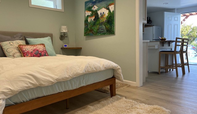 Elegant North Berkeley 1-bed/1-bath Apartment just 2 Blocks from upper Solano!