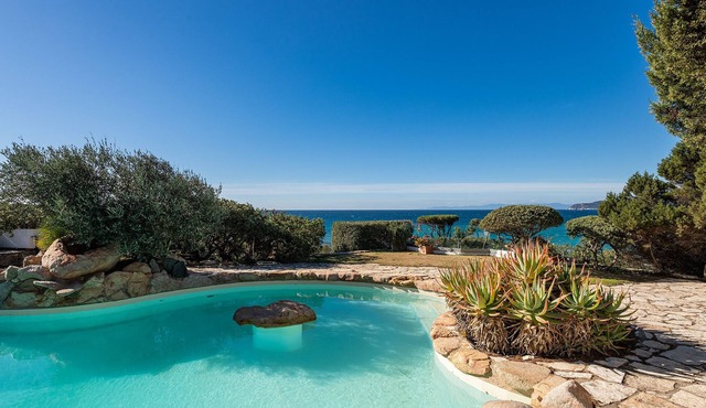 ELEGANT PANORAMIC VILLA 10 METRES FROM THE SEA WITH SWIMMING POOL