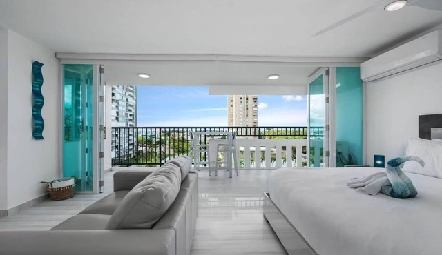 Elegant Pelican Studio | Stunning elegant beachfront studio apartment!