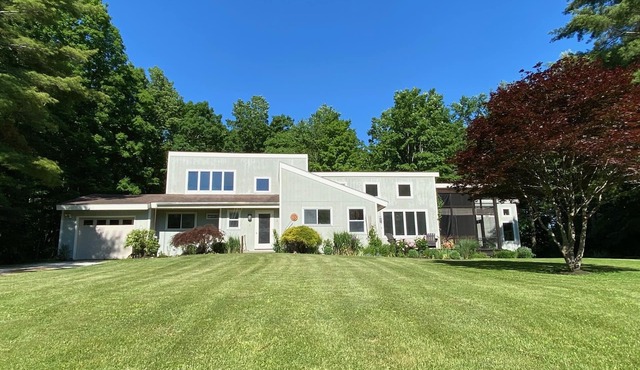 Elegant & private light-filled privacy