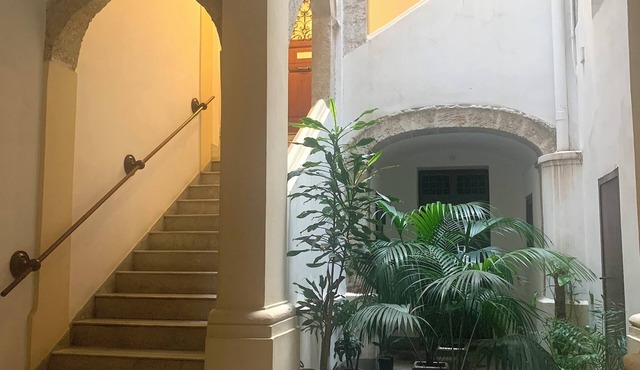 Elegant, quiet, large apartment in Palazzo Mango, beautiful heart of old Palermo