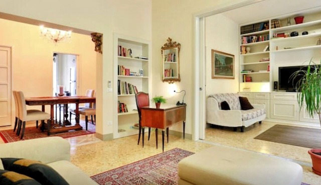 Elegant Refurbished Apartment In Florence, Wifi, A/C, Elevator, balconies