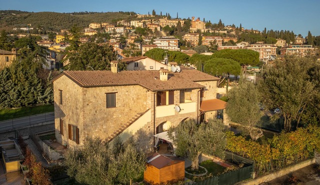 Elegant retreat in a historic farmhouse near Perugia and Trasimeno Lake