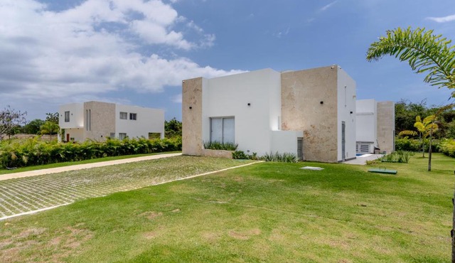 Elegant Seaside Villa Steps to Beach & Golf Course