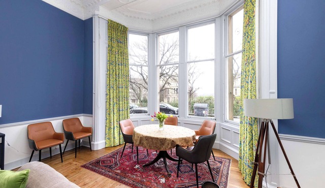 Elegant & Spacious Ground Floor Apartment