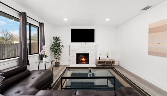 ELEGANT SPACIOUS 3 BED/2BATHS HOUSE IN SUBURB SAC