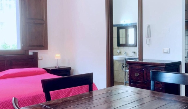 Elegant Studio Apartment surrounded by greenery a stone's throw from the center.