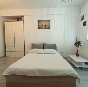 Elegant Studio Militari Air conditioning Parking Self check in Netflix
