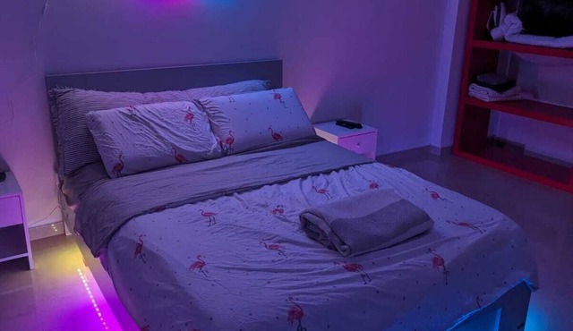 Elegant Studio with Garden, Fast Fiber Wi-Fi, 3 Minute Drive to Beach, Netflix