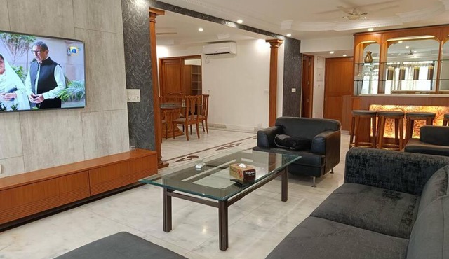Elegant/Stunning 3 BHK Apt in Connaught Place