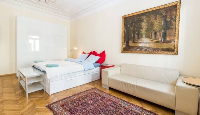 ELEGANT, STYLISH STUDIO IN THE HEART OF VIENNA