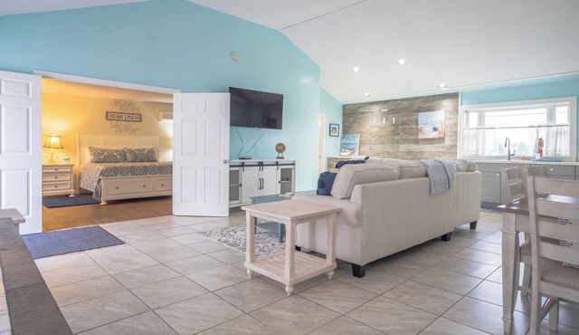 Elegant Suite with Jacuzzi