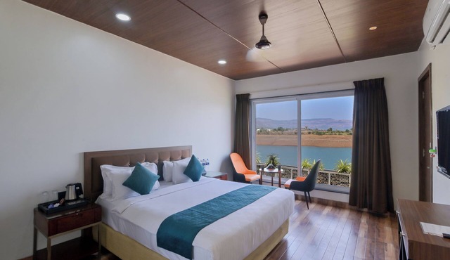 Elegant Waterfront Resort