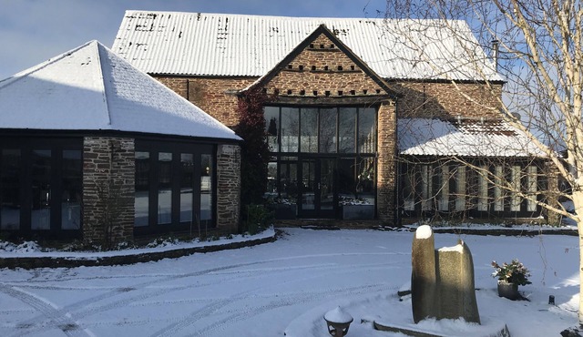 Elegantly furnished former barn in quiet rural spot, South Cotswolds.