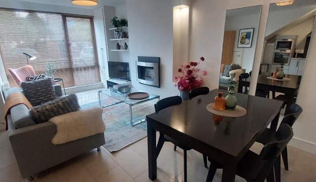 Elegantly Refurbed 2BD in Shankill - 3km from Bray