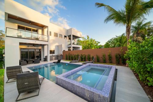 Elements Las Olas w Pool and Spa Near Beach