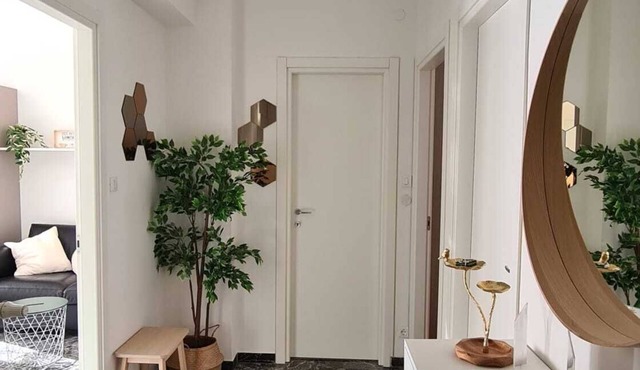 ELEONORA'S HOUSE