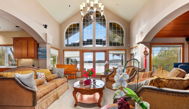 Elephant Home/Private HUGE Lakefront home, Waterslide/boating/kayaking/fishing.
