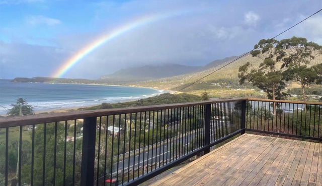 Elevated 3BR, ocean views, pool table, Pirates Bay