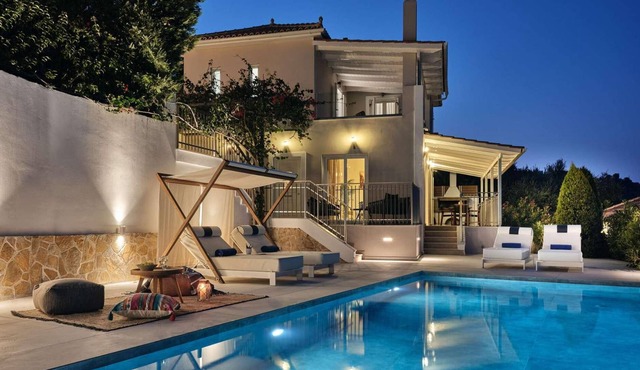 Elevated villa overlooking countryside, free WIFI