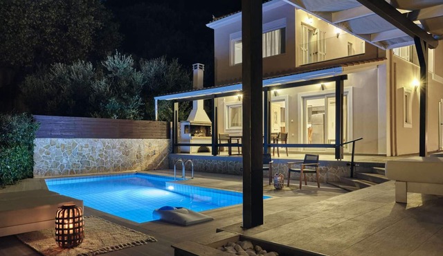 Elevated villa overlooking countryside, free WIFI