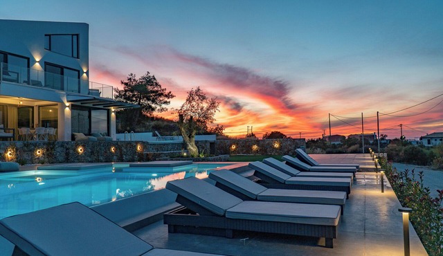 Eliandreia Luxury Villas