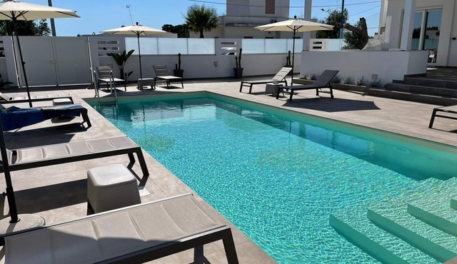 Elite Luxury Residence Appartamento Lato Garden con Piscina a due Passi dal Mare