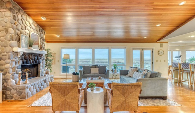 Elk Ridge - Lux Oceanfront Family Retreat Hot Tub