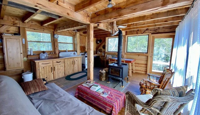 Ellens’s Cabin Where comfort meets wilderness, remote yet cozy