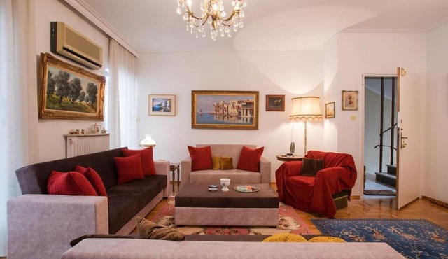 Elli's luxury, large apt in the center of Athens