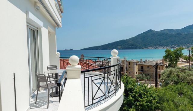 Ellinas Hotel