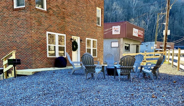 Ellis Apartment at Main Street Lodging Gilbert, WV