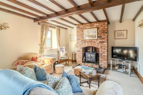 Elm End Cottage - Single-Storey Farm Retreat