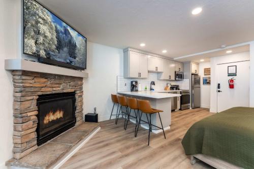 Elmer's Hideout - Fully Renovated Yosemite Escape
