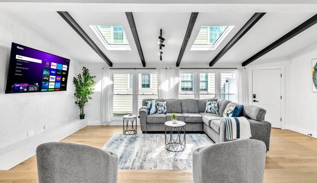Elmhurst Luxury 4BR w/ Pool, Fenced Yard, Downtown