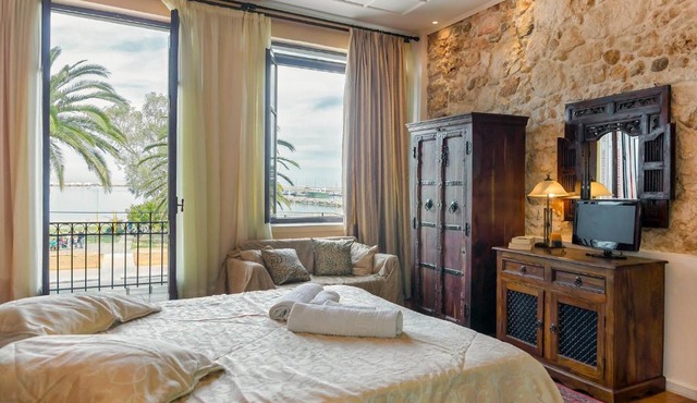 Elois Suites