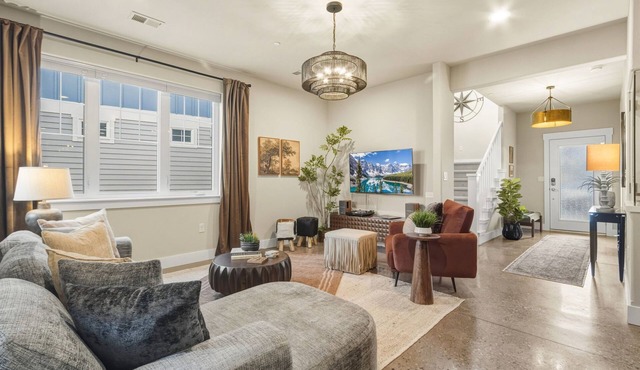 Ember & Ash | Designer Home w/King Beds, Games