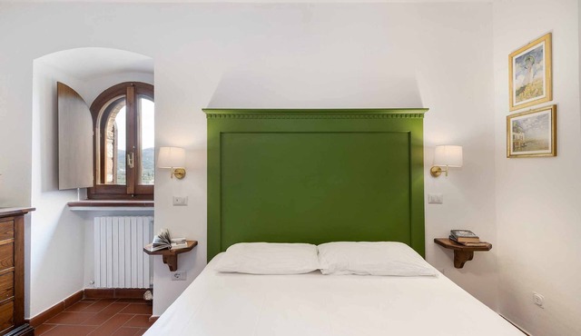 Emerald apartment with valley view in the historic center
