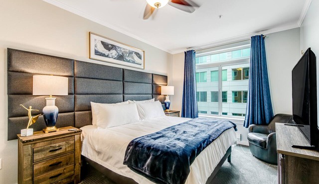 Emerald City Escape with Pool and Parking!
