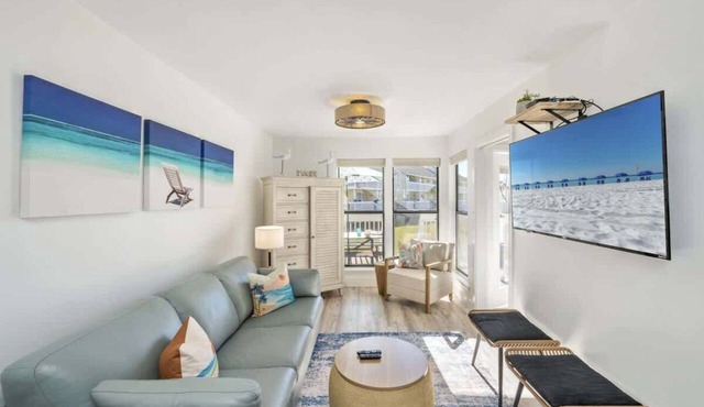 Emerald Gem *Heated Pool & Private Beach Access*