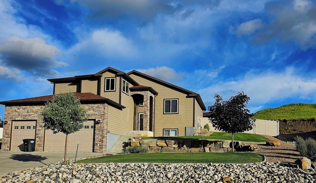 Emerald Hills Views