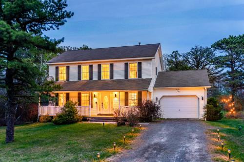 Emerald Lakes Poconos Retreat Game Room, Firepit & Sleeps 10