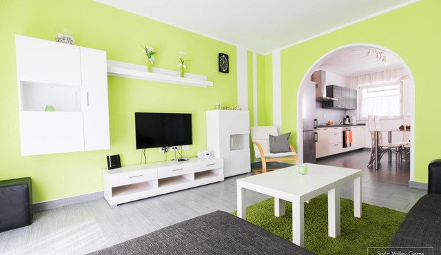 Emerald SOCA Apartment