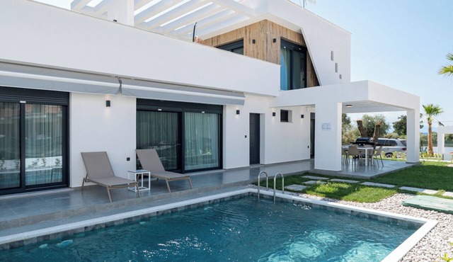 Emerald Three-Bedroom Villa with Private Pool and Rooftop